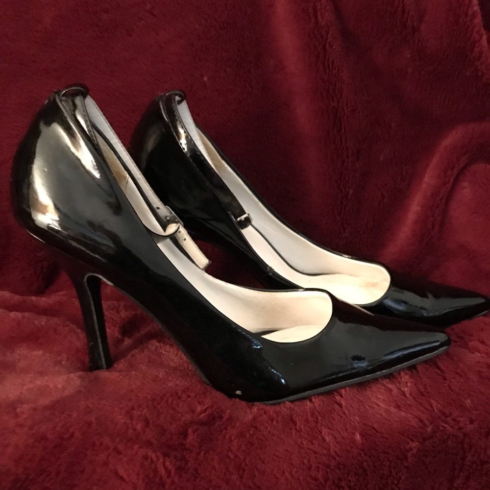Black ankle strap patent heels 7.5.